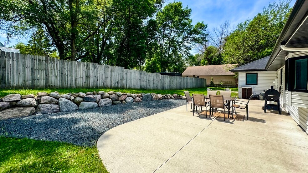 203 Frank Ave NW, Elysian, MN for sale - Building Photo - Image 3 of 16