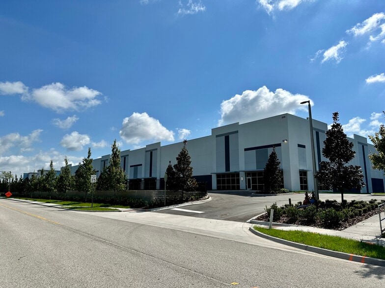 3336 W 5th St, Sanford, FL for lease - Building Photo - Image 2 of 6