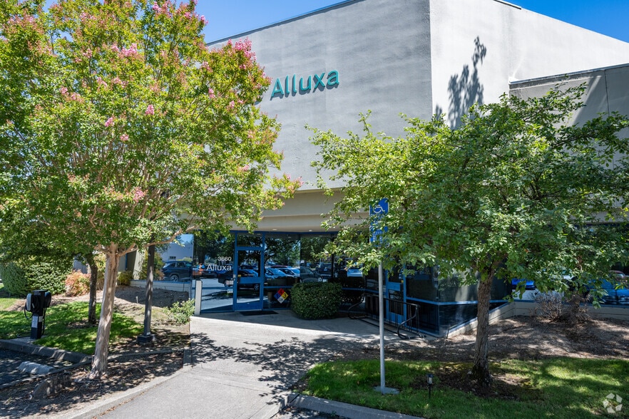 3636 N Laughlin Rd, Santa Rosa, CA for lease - Building Photo - Image 2 of 4