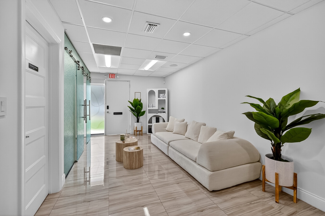 201 N University Dr, Plantation, FL 33324 - Unité 14 - - Photo intérieure - Image 2 of 23