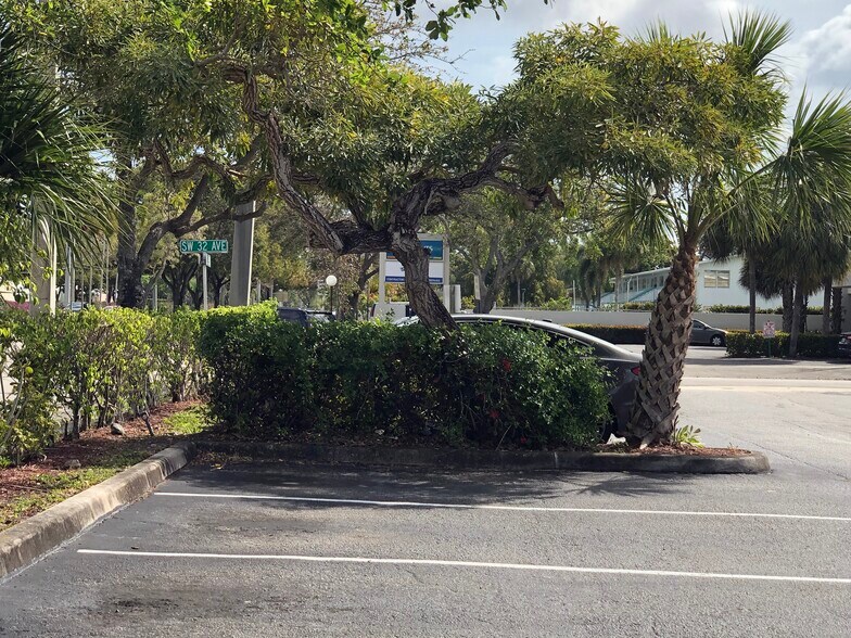 3200-3226 W Hillsboro Blvd, Deerfield Beach, FL à louer - Photo du bâtiment - Image 3 de 5