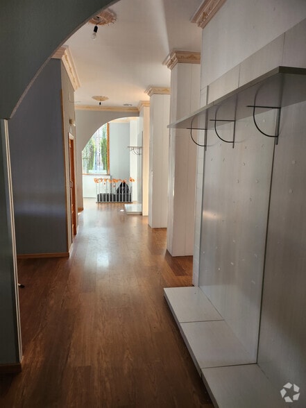 Retail in Alcalá de Henares, Madrid for lease - Interior Photo - Image 3 of 4