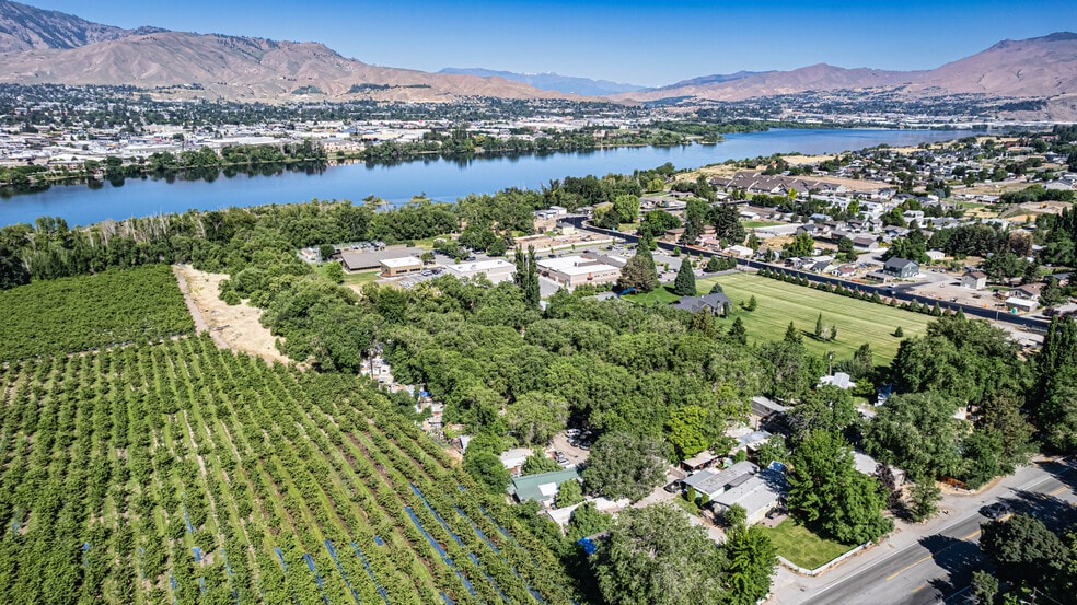 1800 Sunset Hwy, East Wenatchee, WA for sale - Primary Photo - Image 1 of 6