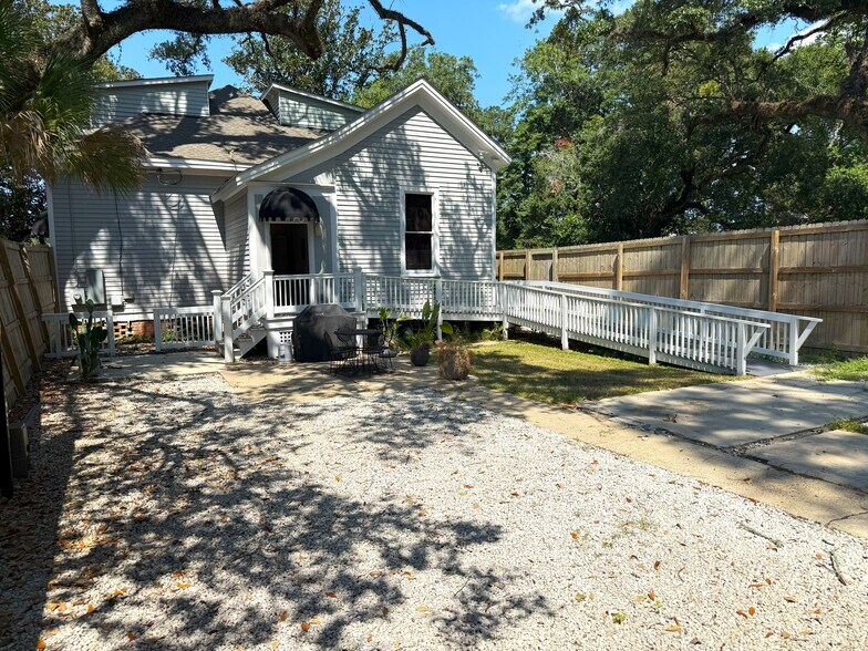 1327 Spring Hill Ave, Mobile, AL à louer - Photo du bâtiment - Image 3 de 9