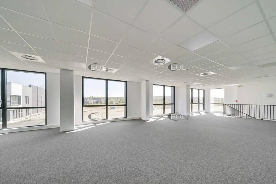 Industrial in Saint-Priest for lease - Interior Photo - Image 3 of 5