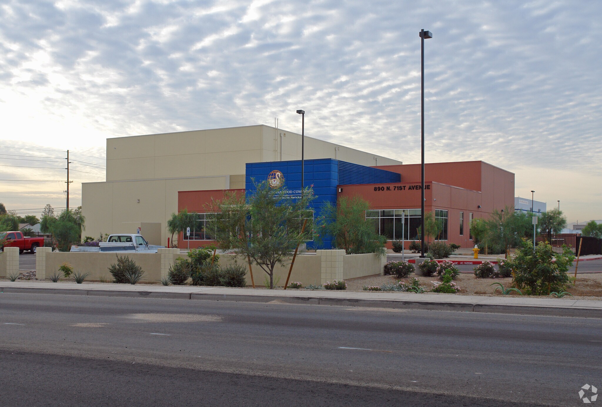 890 N 71st Ave, Phoenix, AZ for lease Primary Photo- Image 1 of 9