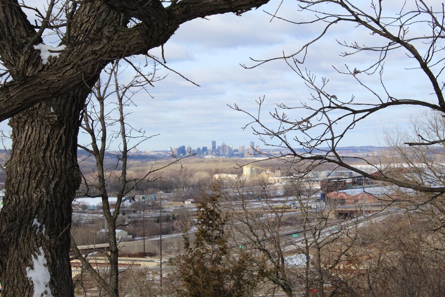 1002 Bailey Rd, Newport, MN à vendre - Photo principale - Image 3 de 3