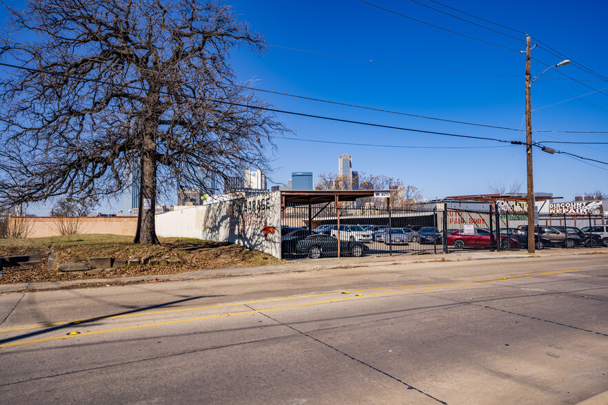 1204 Powhattan St, Dallas, TX for lease - Building Photo - Image 2 of 28