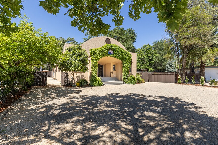 115 Main St, Saint Helena, CA à vendre - Photo du bâtiment - Image 1 de 16