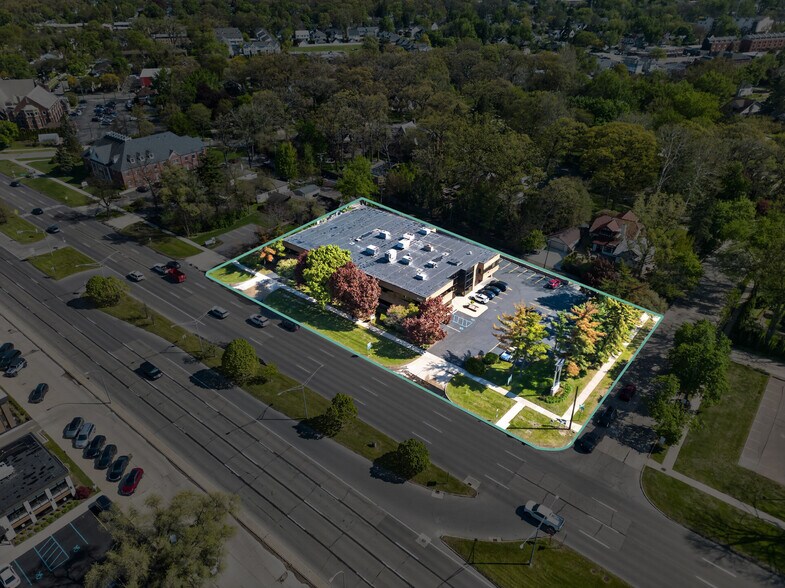 26622 Woodward Ave, Royal Oak, MI à louer - Photo du bâtiment - Image 2 de 52