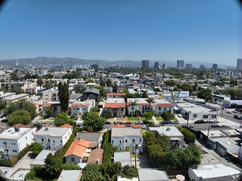 8521 Horner St, Los Angeles, CA à vendre - Communauté Matterport - Image 2 de 15