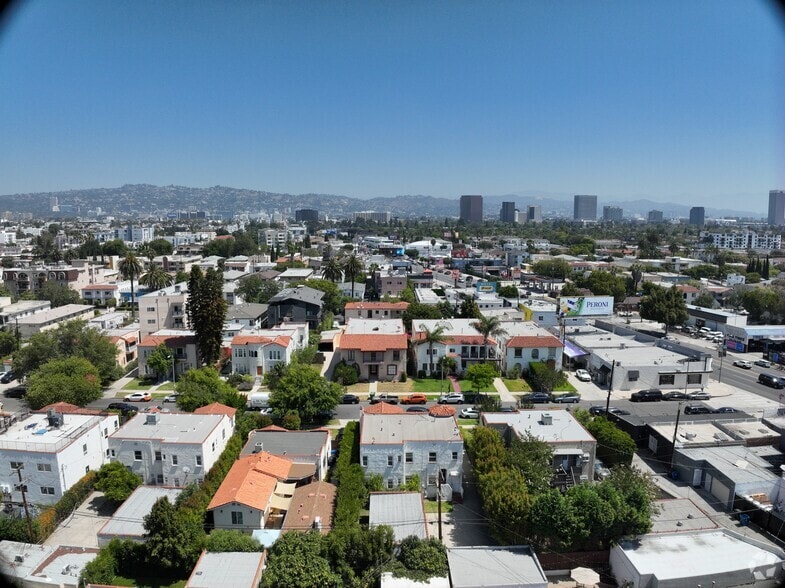 8521 Horner St, Los Angeles, CA for sale - Matterport Community - Image 2 of 15