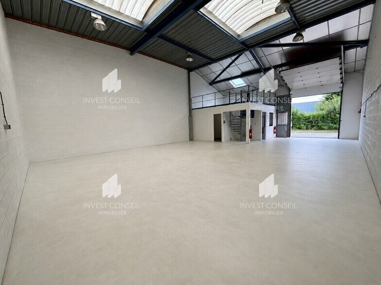 10 Rue Bernard Palissy, Jouy-le-Moutier for lease - Interior Photo - Image 3 of 10