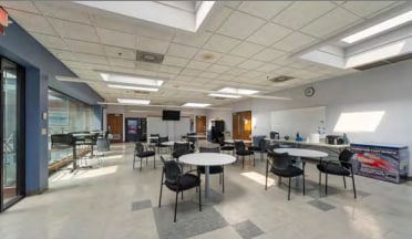 6161 N 64th St, Milwaukee, WI à vendre Photo intérieure- Image 2 de 3