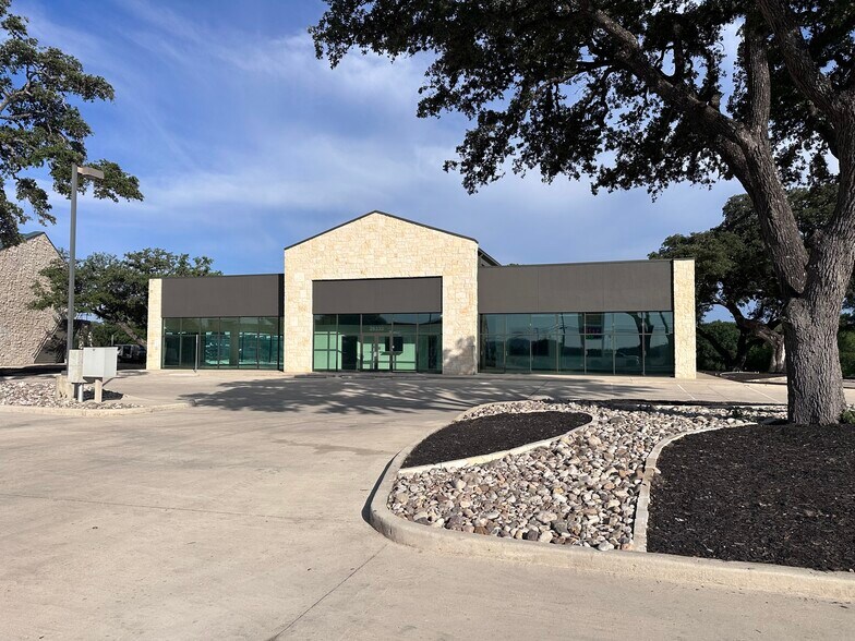 25331 W IH-10, San Antonio, TX à louer - Photo du bâtiment - Image 2 de 3