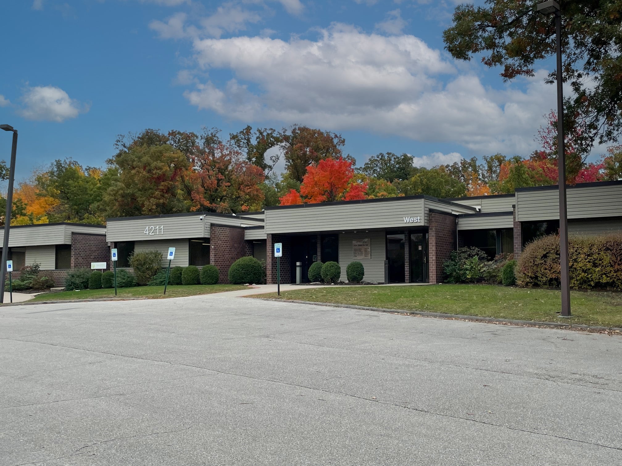 4211 Glass Rd NE, Cedar Rapids, IA for lease Building Photo- Image 1 of 13