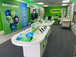 6890 W Flagler St, Miami, FL for lease Interior Photo- Image 2 of 7