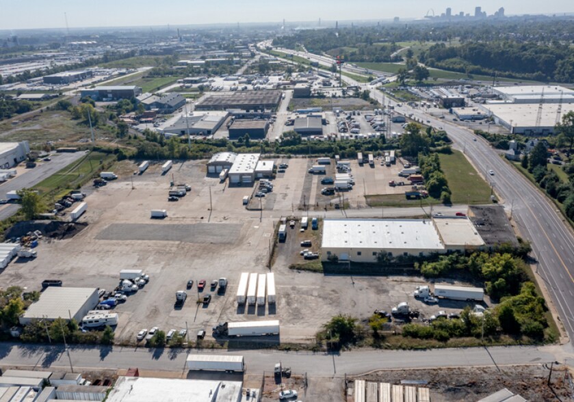 6400-6500 N Broadway, Saint Louis, MO for lease - Primary Photo - Image 1 of 1