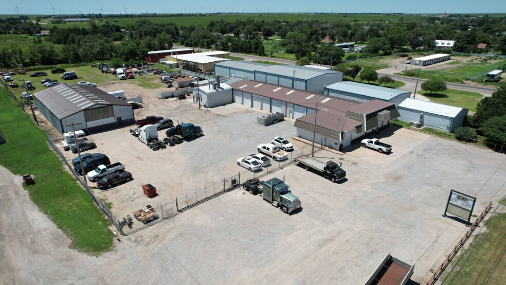 1409 W McArtor Rd, Dodge City, KS for sale - Primary Photo - Image 1 of 27