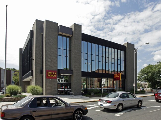 Plus de détails pour 43 E Main St, Meriden, CT - Bureau, Bureau/Commerce de détail à louer