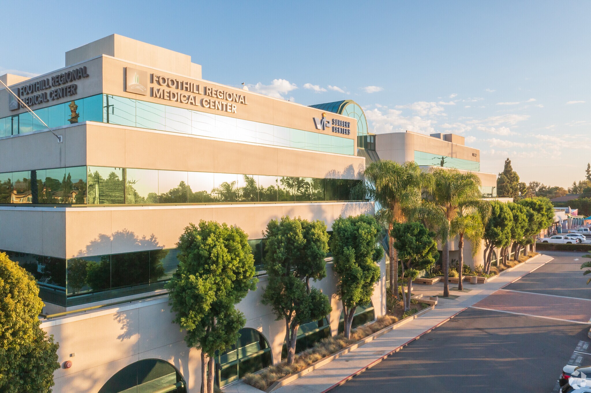 14642 Newport Ave, Tustin, CA à louer Photo du bâtiment- Image 1 de 14