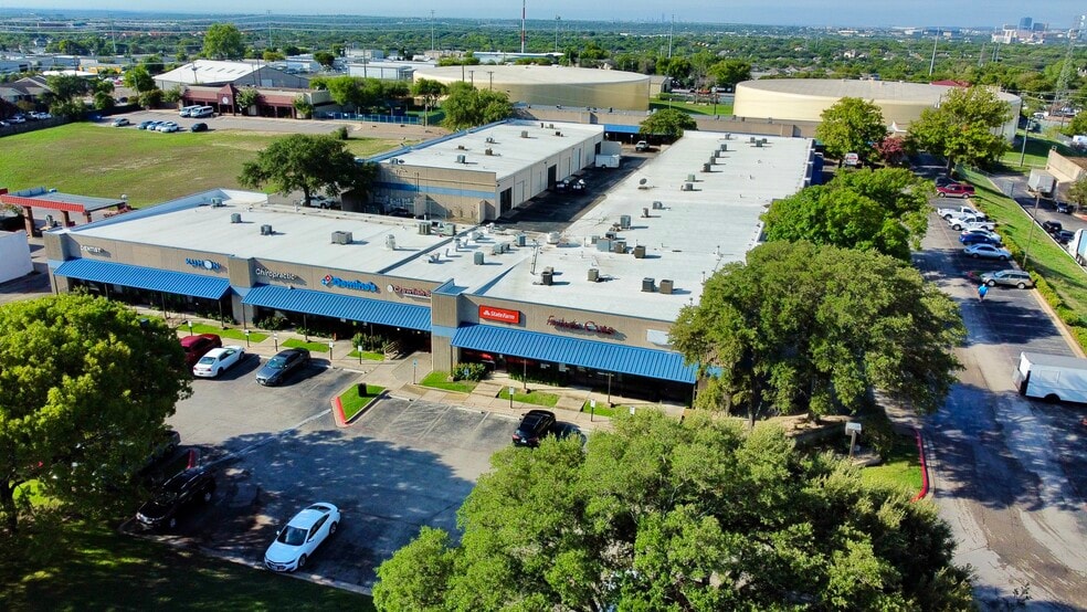 2013 Wells Branch Pky, Austin, TX à louer - Photo du bâtiment - Image 1 de 3