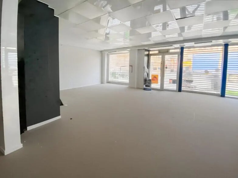 70 Boulevard Ornano, Paris for lease - Building Photo - Image 2 of 7