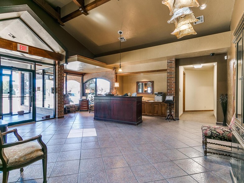 1220 S Santa Fe Ave, Edmond, OK for sale - Interior Photo - Image 3 of 7