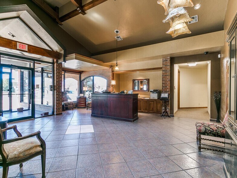 1220 S Santa Fe Ave, Edmond, OK à vendre - Photo intérieure - Image 3 de 7