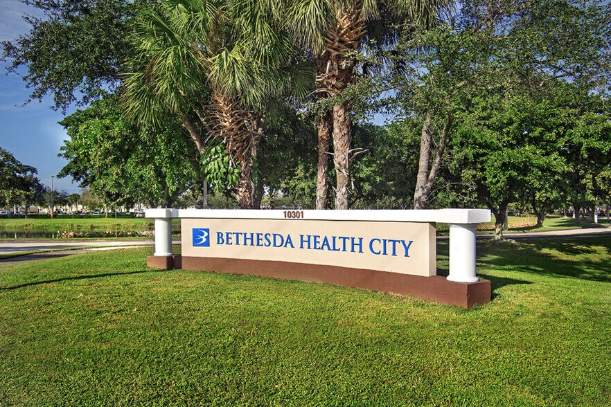 10301 Hagen Ranch Rd, Boynton Beach, FL à louer - Photo du bâtiment - Image 2 de 4