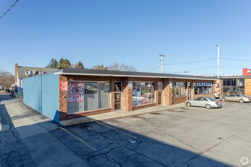 121 E Main St, Webster, MA for lease - Primary Photo - Image 1 of 9