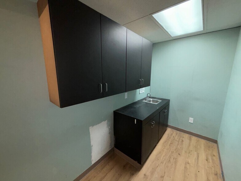 561-585 Hazard Ave, Enfield, CT à louer - Photo intérieure - Image 2 de 12