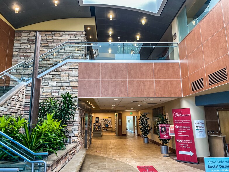 323 E Riverside Dr, Eagle, ID à louer - Photo intérieure - Image 3 de 8