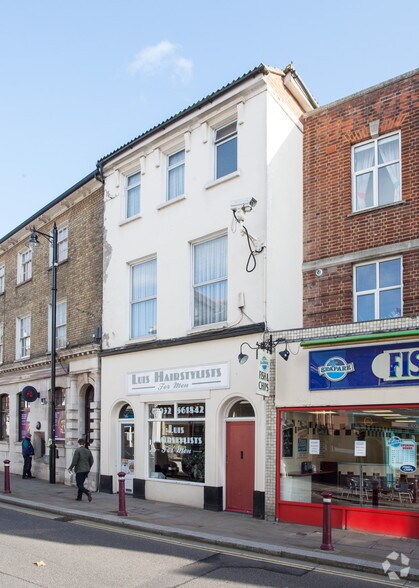 112 Guildford St, Chertsey for sale - Primary Photo - Image 1 of 2