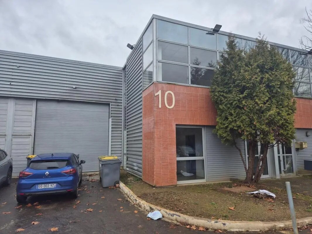 Office in Gonesse for lease Building Photo- Image 1 of 2