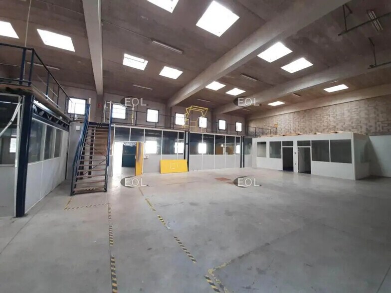 Flex dans Vitry-sur-Seine à louer - Photo du bâtiment - Image 2 de 3