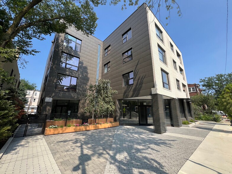 5691 N Ridge Ave, Chicago, IL à vendre - Photo principale - Image 1 de 3