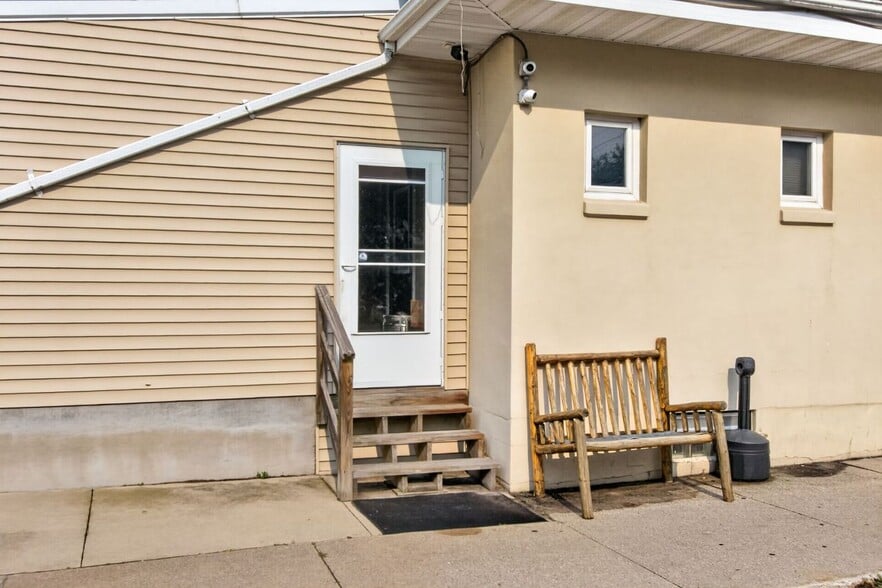 133 E Main St, Embarrass, WI à vendre - Photo du bâtiment - Image 3 de 54