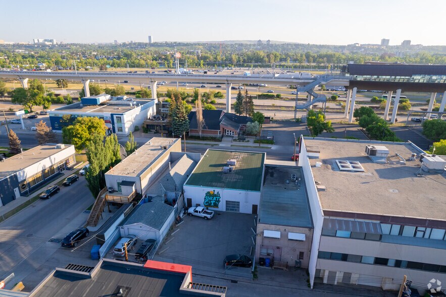 1733 10th Ave SW, Calgary, AB à louer - Aérien - Image 3 de 4
