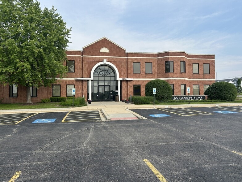 2260 W Higgins Rd, Hoffman Estates, IL for lease - Building Photo - Image 1 of 7