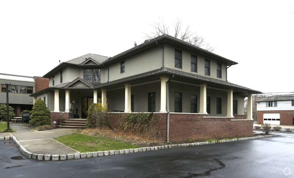 121 Union Ave, Middlesex, NJ à louer - Photo du bâtiment - Image 2 de 14