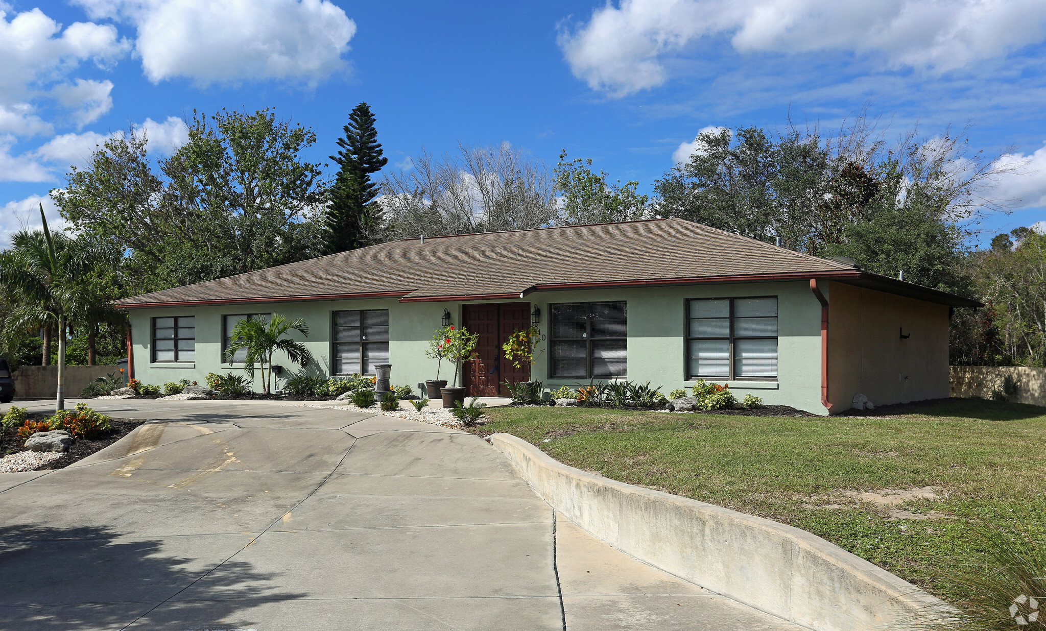 2905 W Indian River Blvd, Edgewater, FL à louer Photo du bâtiment- Image 1 de 3