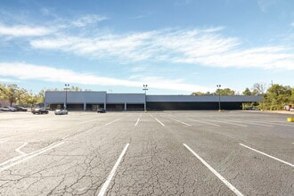 4001 Refugee Rd, Columbus, OH for lease Interior Photo- Image 1 of 8