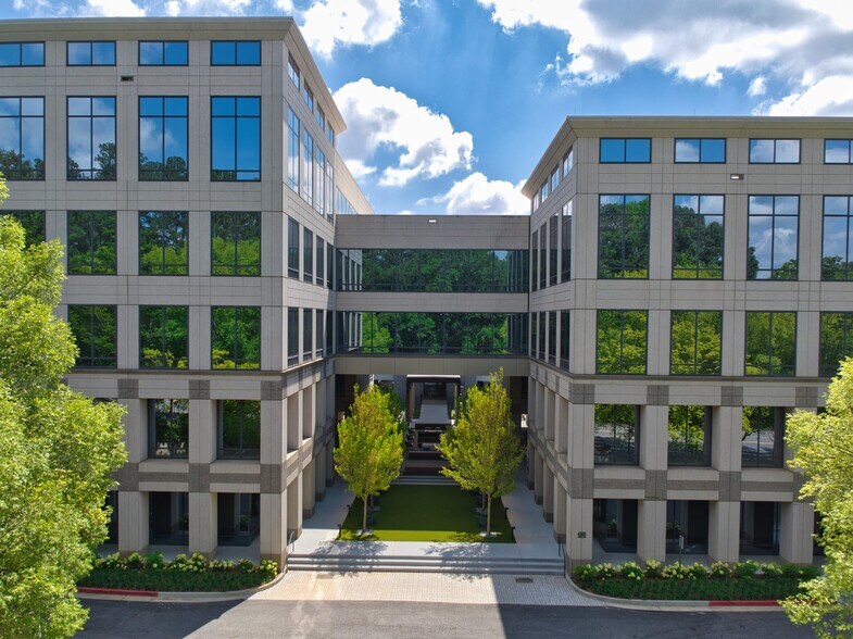 6303 Barfield Rd, Atlanta, GA à louer - Photo du bâtiment - Image 1 de 13