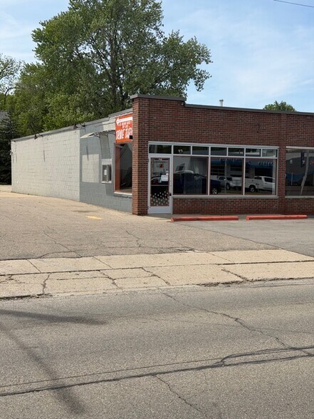 715-725 N State Rd, Davison, MI à louer - Photo du bâtiment - Image 2 de 6