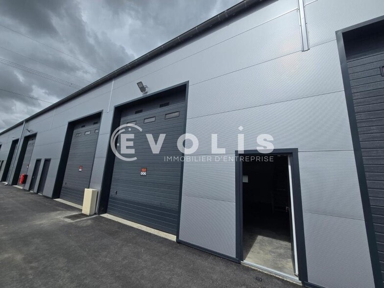 Industrial in Saint-Germain-lès-Arpajon for lease - Building Photo - Image 1 of 6