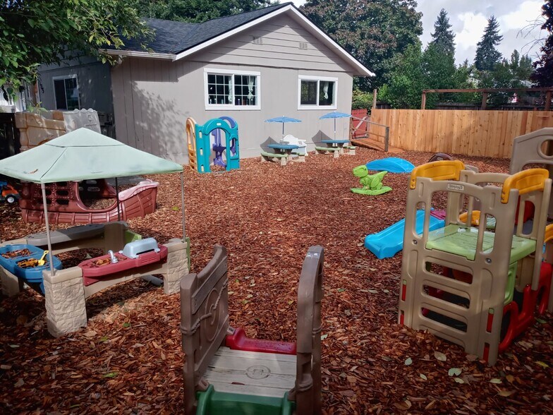 105 NE 193rd St, Shoreline, WA à louer - Photo du bâtiment - Image 3 de 11