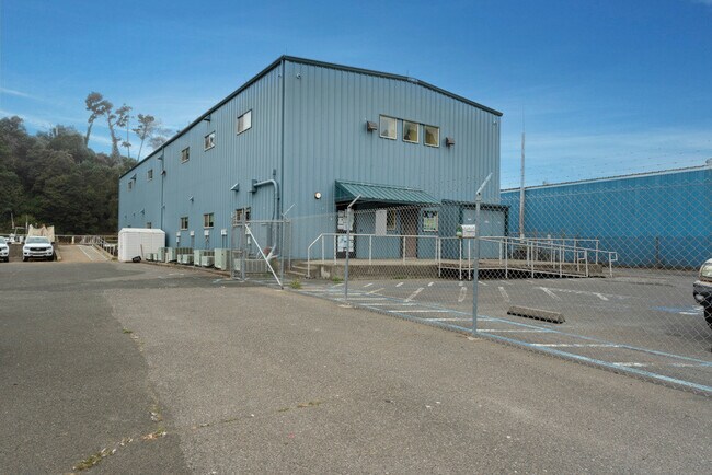 Plus de détails pour 32330 N Harbor Dr, Fort Bragg, CA - Bureau à vendre