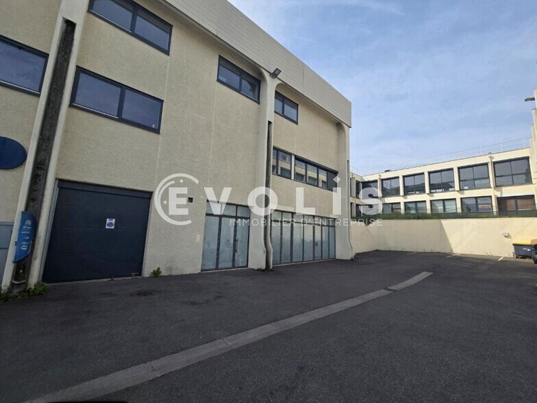 Industrial in Palaiseau for lease - Building Photo - Image 1 of 7
