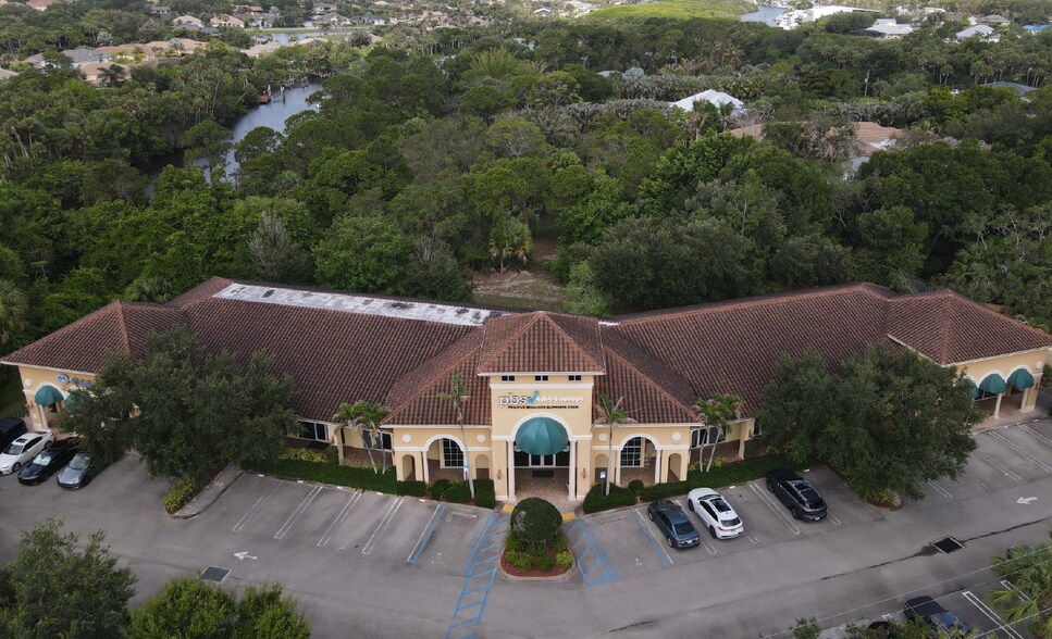 7100 SW Kanner Hwy, Stuart, FL à louer - Photo du bâtiment - Image 2 de 9